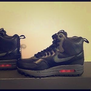 NEW Nike AirMax 1 Sneakerboot Reflective